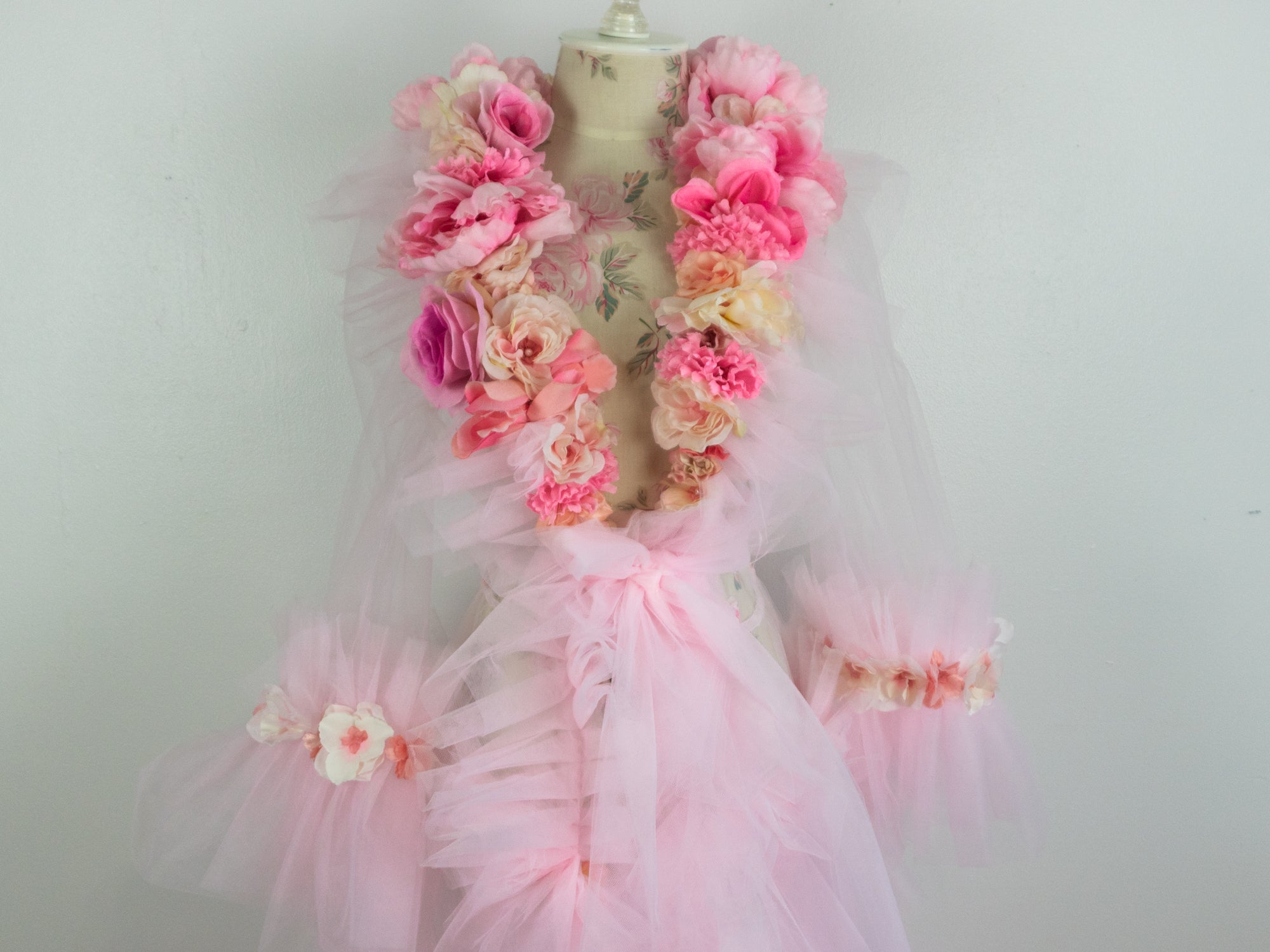 Ruffle tulle robe cheapest pink medium