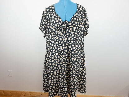 Black and White Daisy Dress, Size 3X