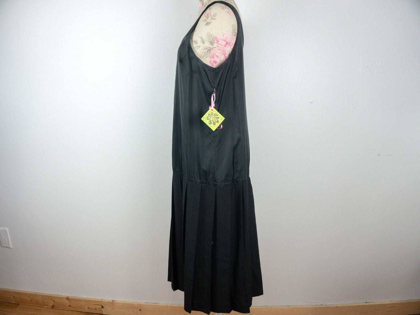 Black Pleated Slip, Size Medium