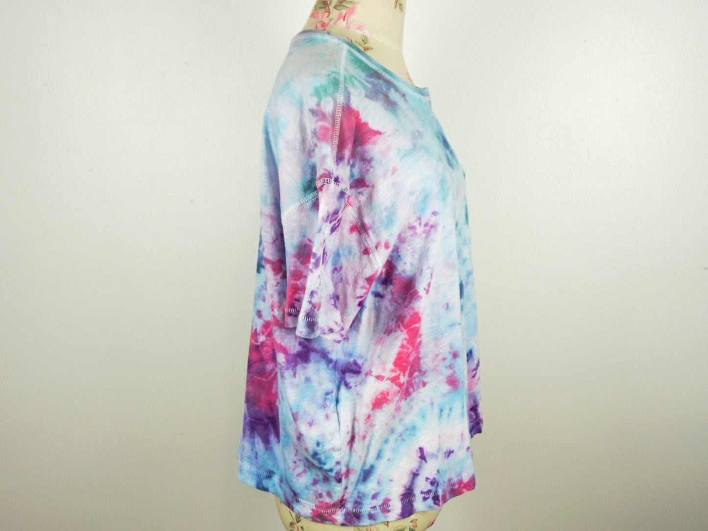 Blue Pink Purple Tie Dye T Shirt  Size Unisex Medium