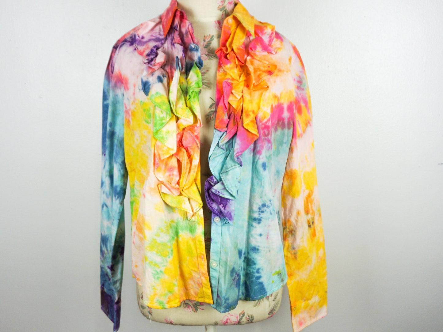 Ruffle Collared Tie Dye Dress Shirt  Size Unisex Medium Small