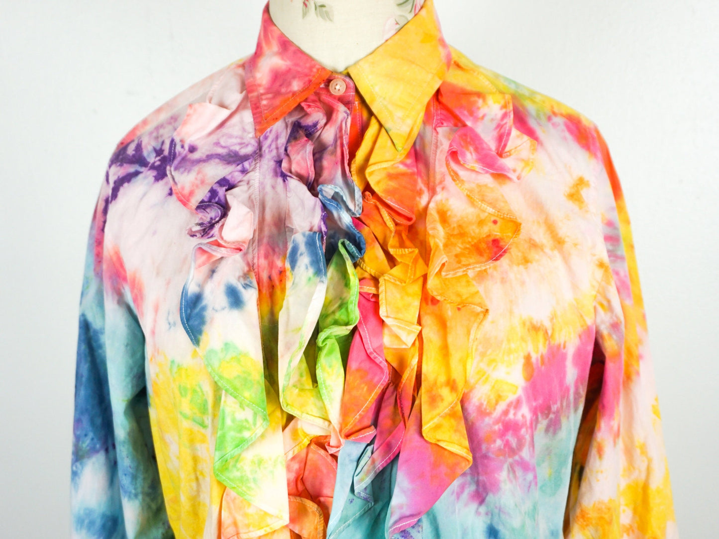 Ruffle Collared Tie Dye Dress Shirt  Size Unisex Medium Small